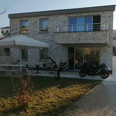 Vila White Stone