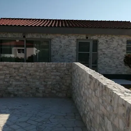 Vila White Stone