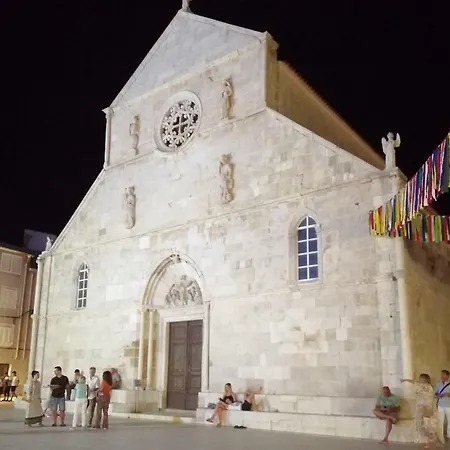 Vila White Stone Pag Town